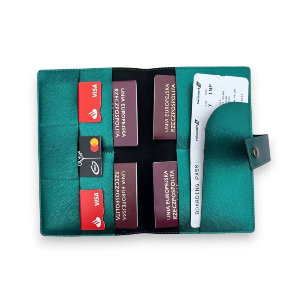 etui na paszport rodzinne szmaragdowe-.webp