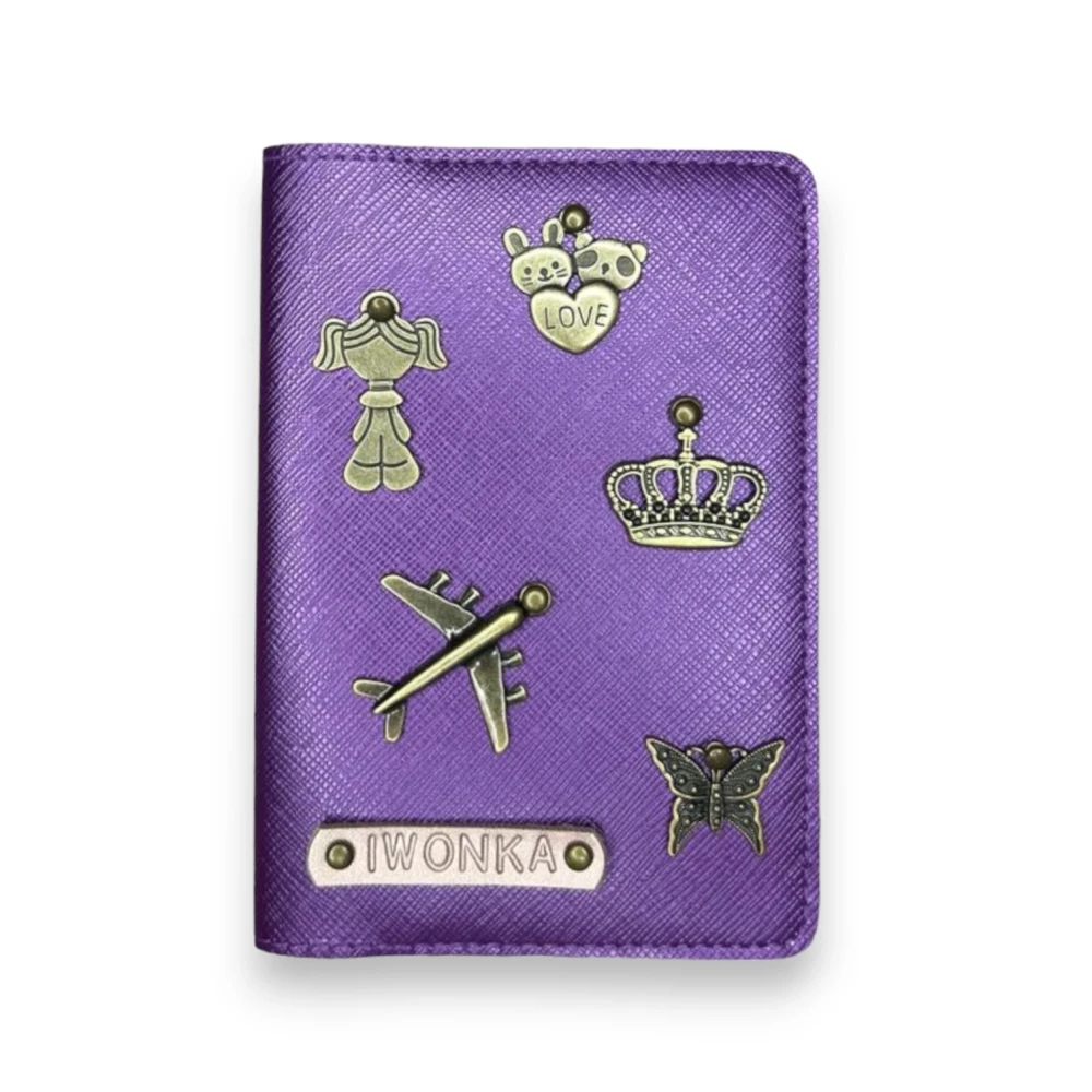 Etui na paszport personalizowane fioletowe.webp
