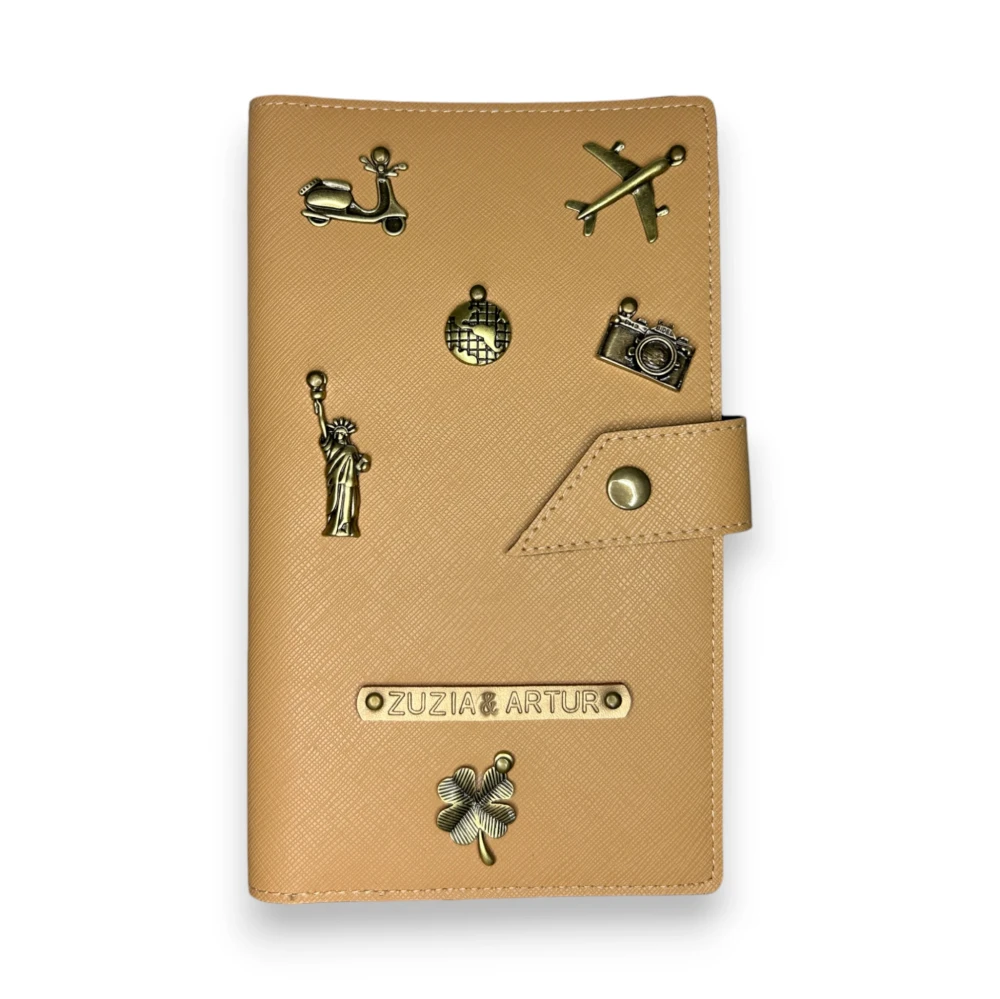 personalizowane etui na paszport dla pary -jasny brąz-(2).webp