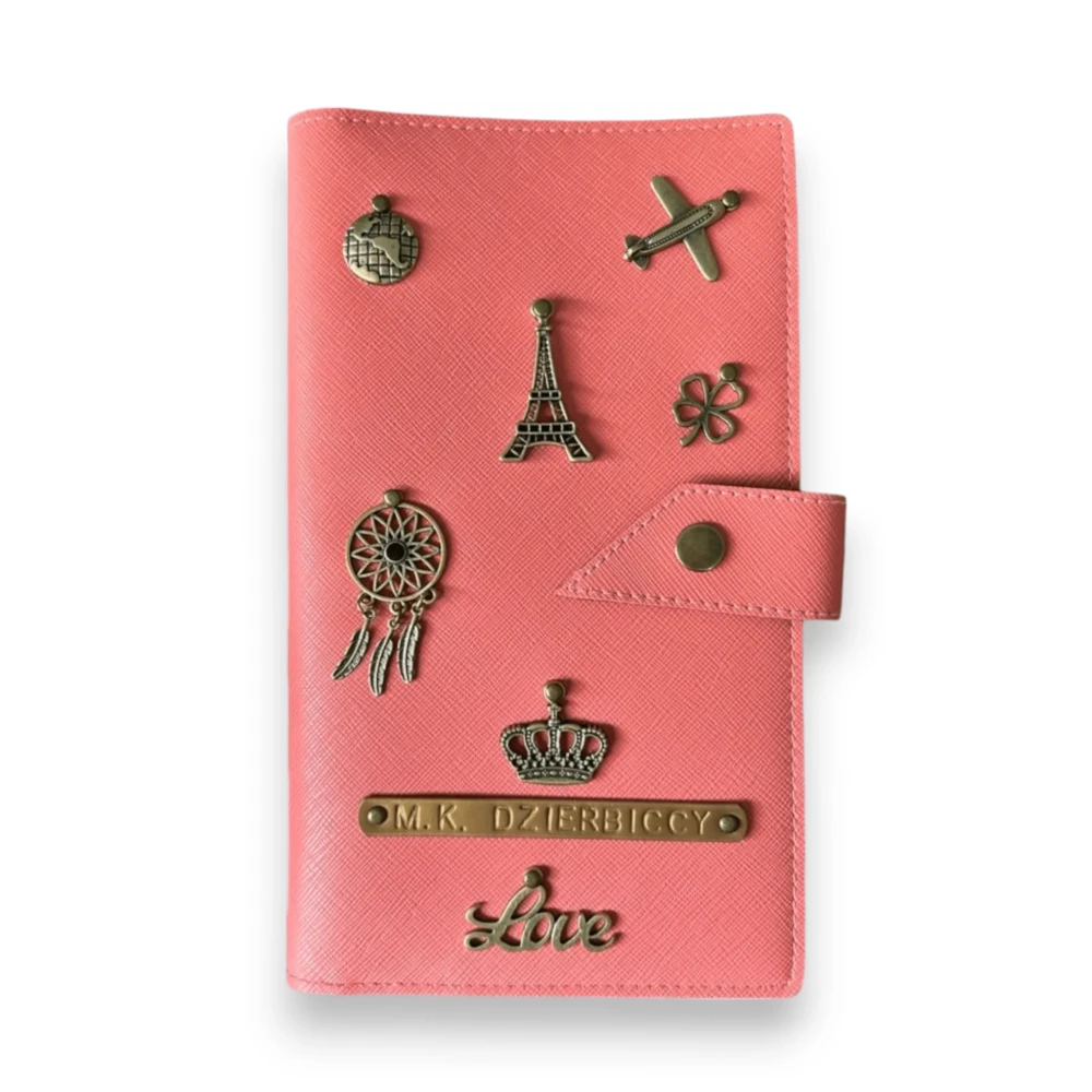 personalizowane etui na paszport dla par  łososiowe pokrowiec na dwa paszporty bilety lotnicze i karty kredytowe (2).webp