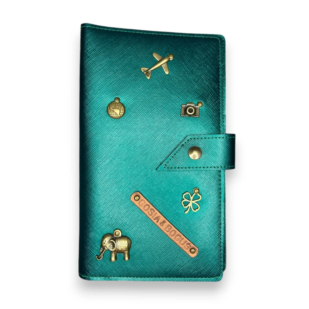 personalizowane etui na paszport dla par szmaragdowe prezent dla podróżnika (2).webp