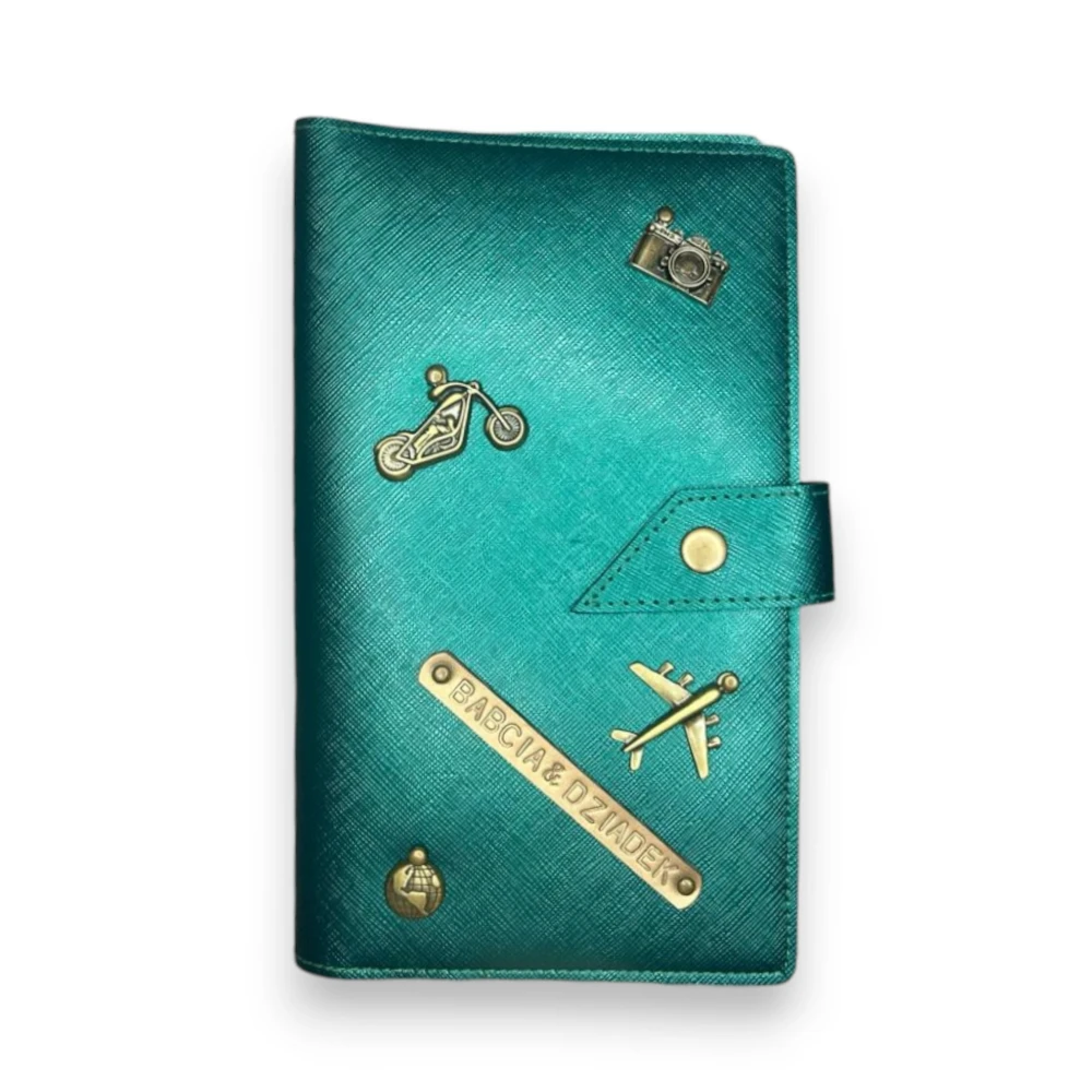 personalizowane etui na paszport dla par szmaragdowe prezent dla podróżnika (3).webp
