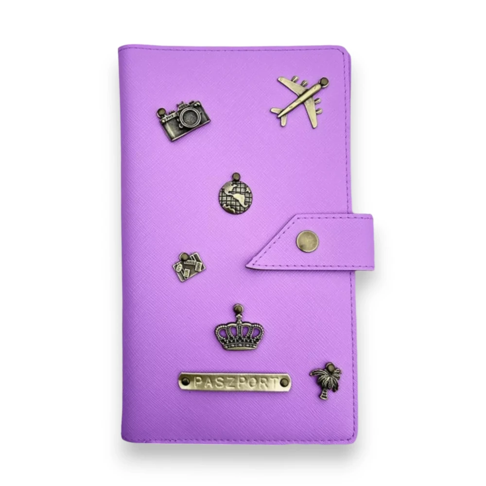 spersonalizowane etui na paszport dla par w  kolorze liliowym.webp