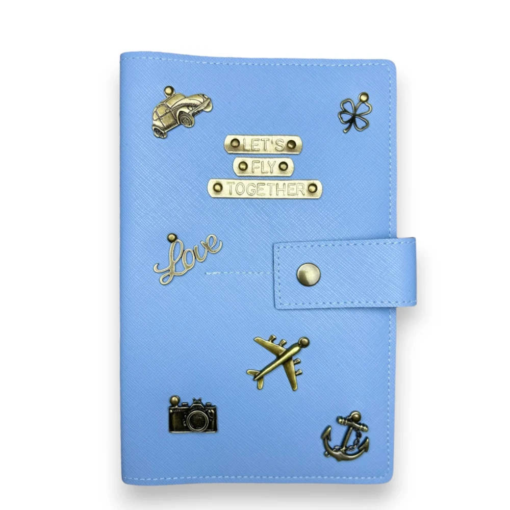 napis na rzemyku ; etui na 4 paszporty.webp