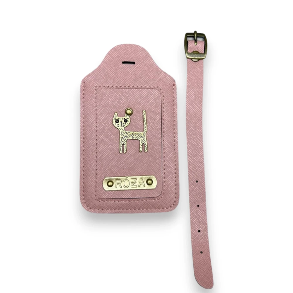 napis na rzemyku; zawieszka do bagażu-eozyna.webp