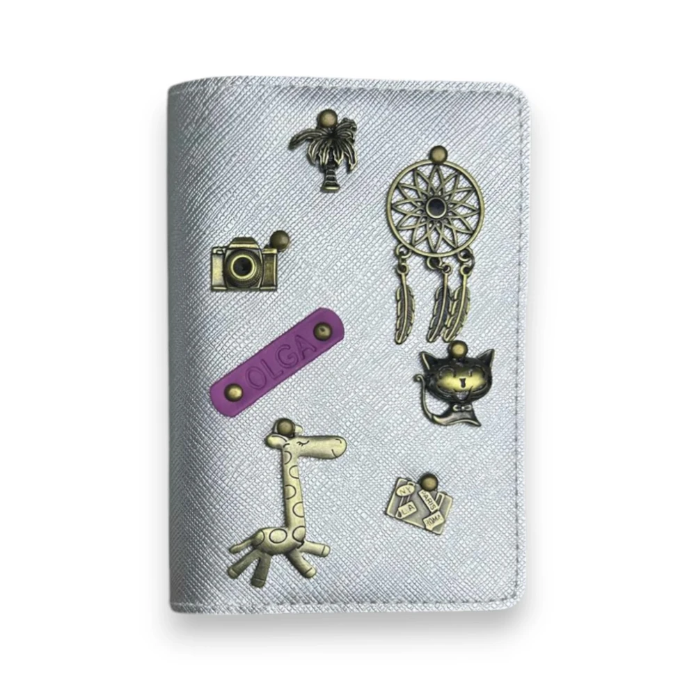 personalizowane etui  paszport- srebrne.webp
