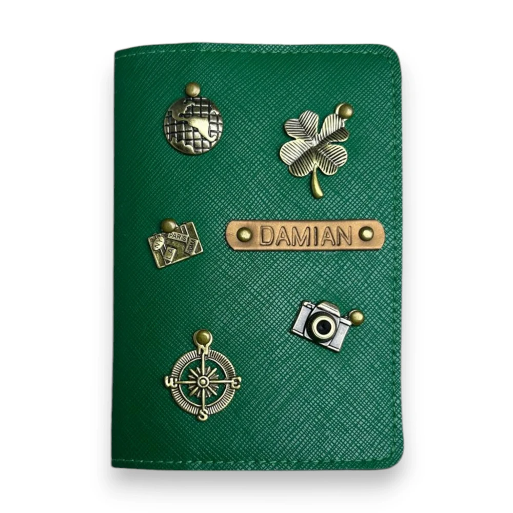 personalizowane etui na paszport - ciemna zieleń.webp