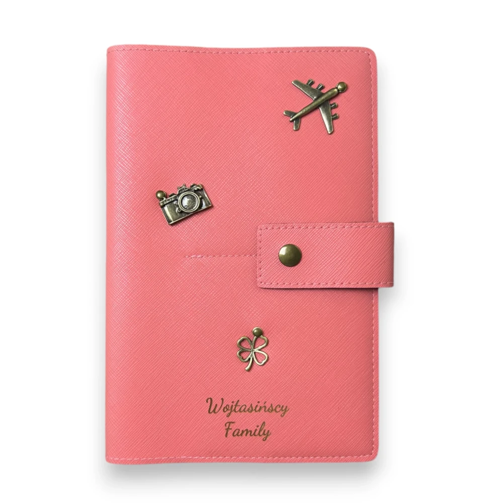 etui na paszport rodzinne- łososiowe (grawer laserowy).webp