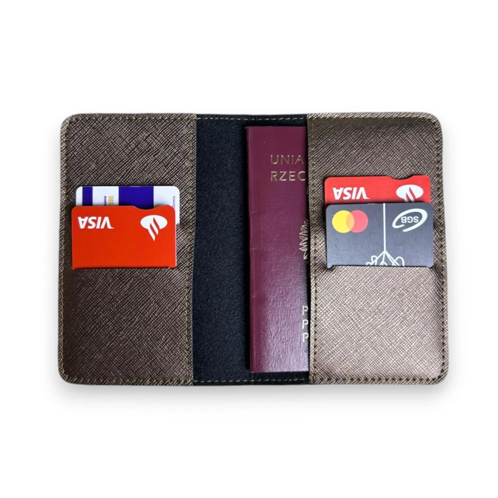 ETUI NA PASZPORT karmelowe środek.webp